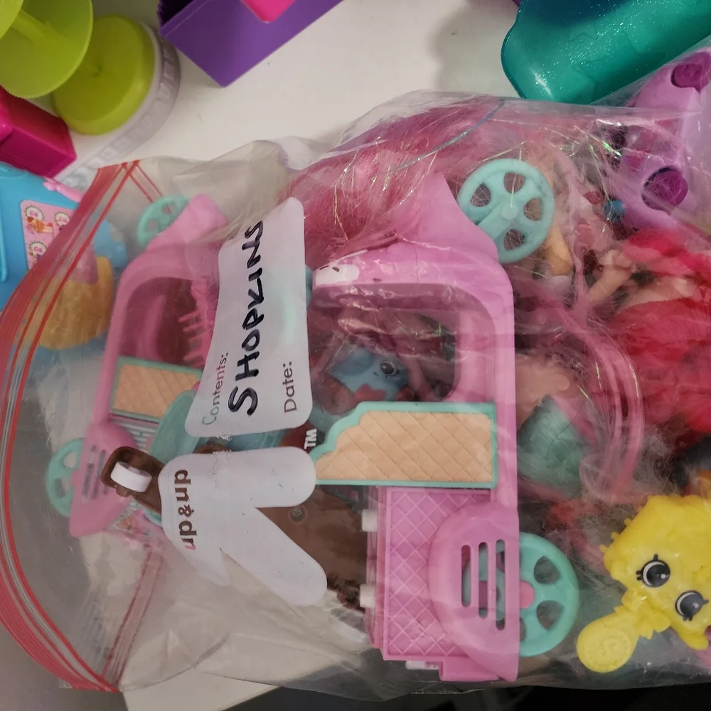 Shopkins Shopville Super Mall Playset with Huge Lot of Accessories - Picture 10 of 16